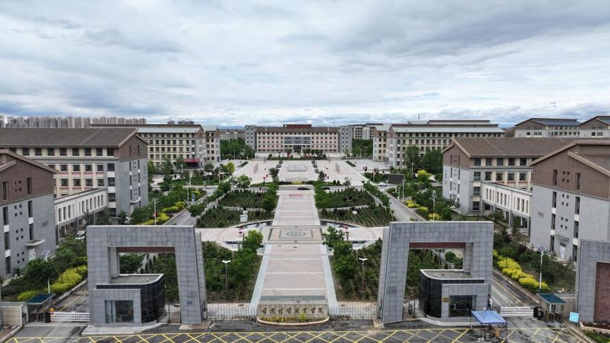 财贸职工大学(财贸职业高级中学官网)