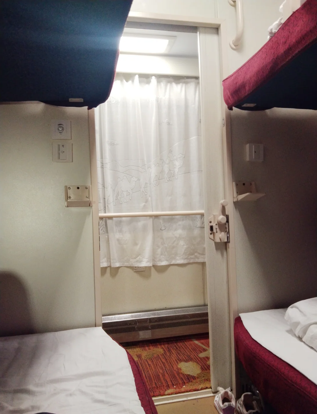 软卧上铺好还是下铺好,软卧上铺舒服还是下铺舒服 软卧上铺好还是下铺好,软卧上铺舒服还是下铺舒服