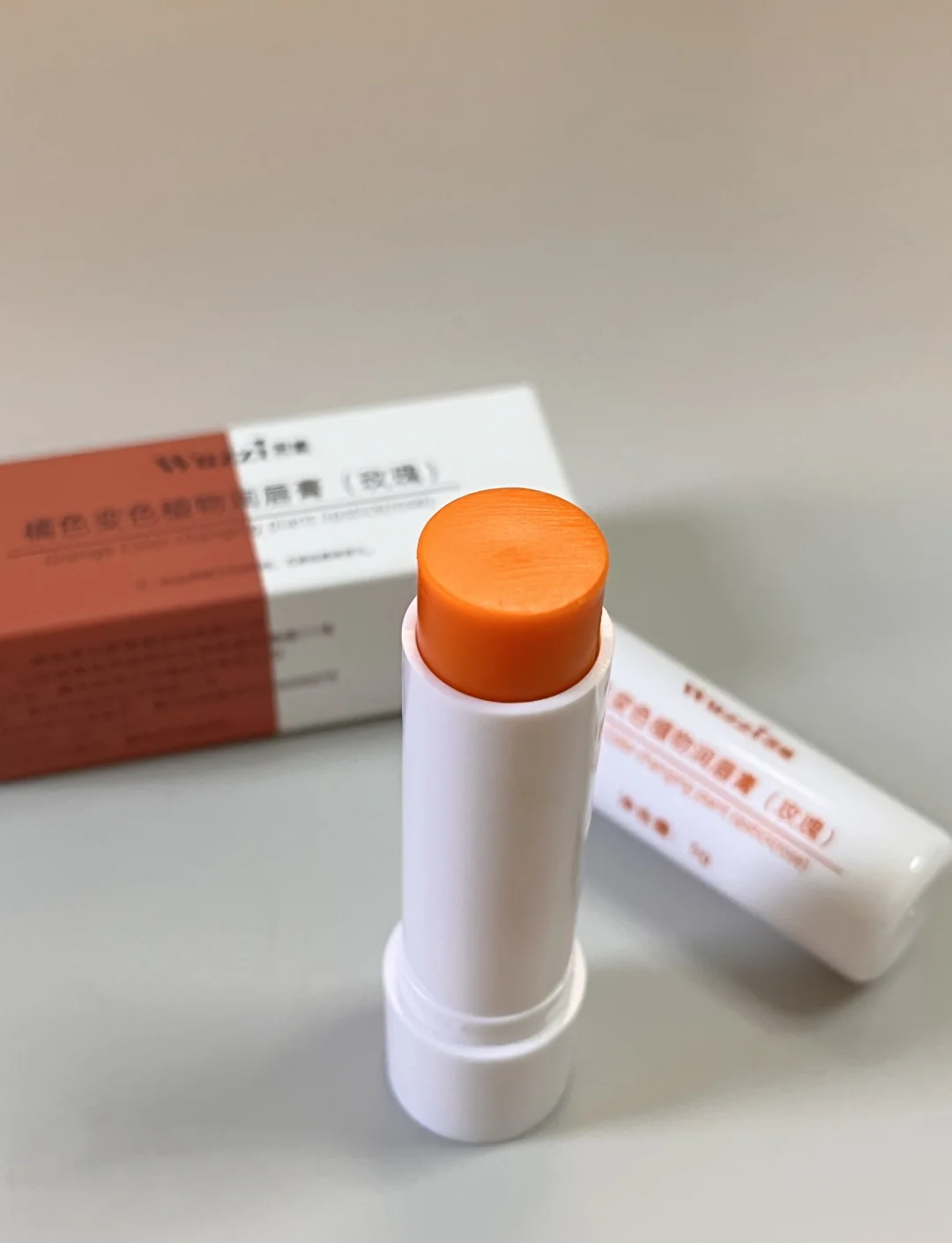 润唇膏性(润唇膏的成分)