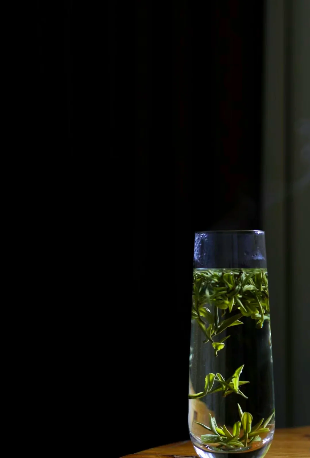 绿茶叶直接倒入花盆里（绿茶叶直接倒入花盆里可以吗）
