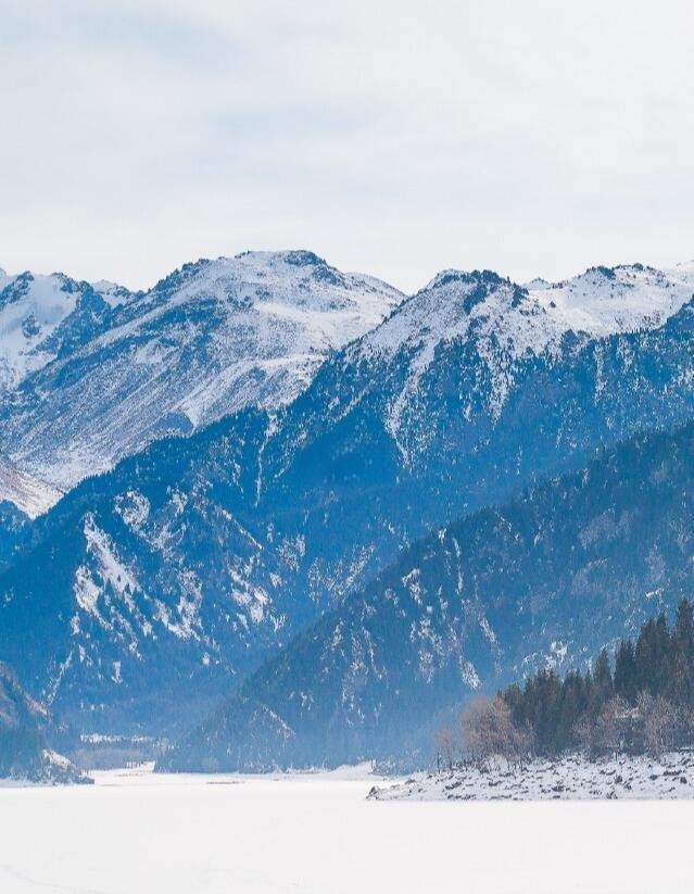 包含新疆乌鲁木齐天山天池下雪了的词条