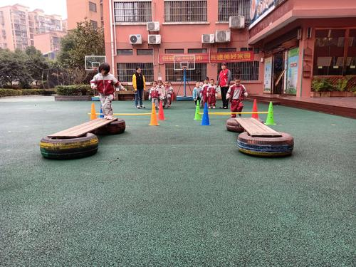 幼儿园小班室内体育活动(幼儿园小班室内体育活动方案)