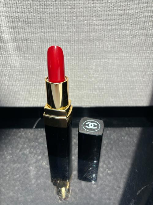 关于j唇膏的信息 关于j唇膏的信息