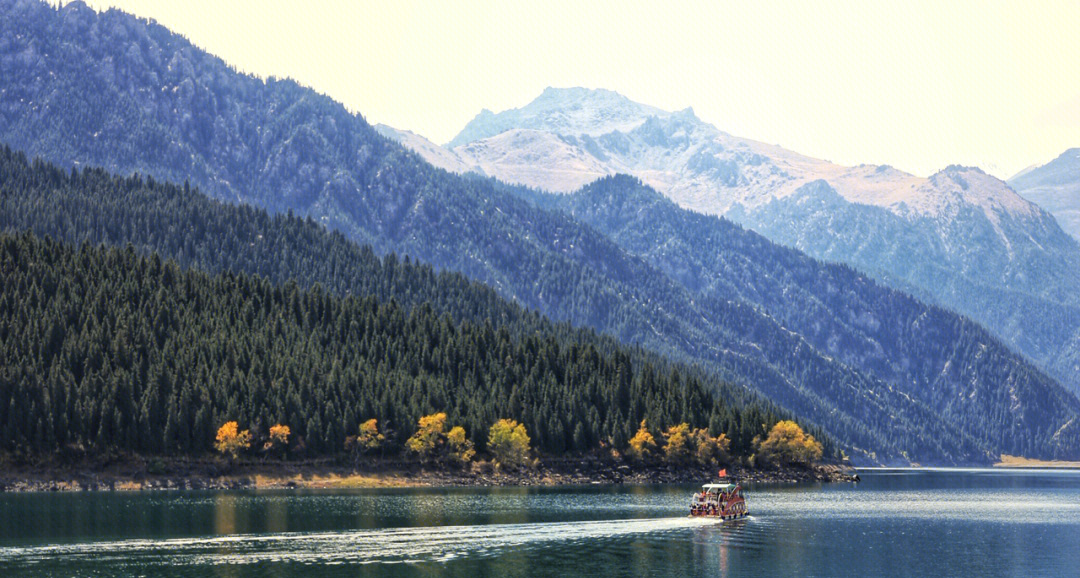 新疆天山天池秋天景色 新疆天山天池秋天景色