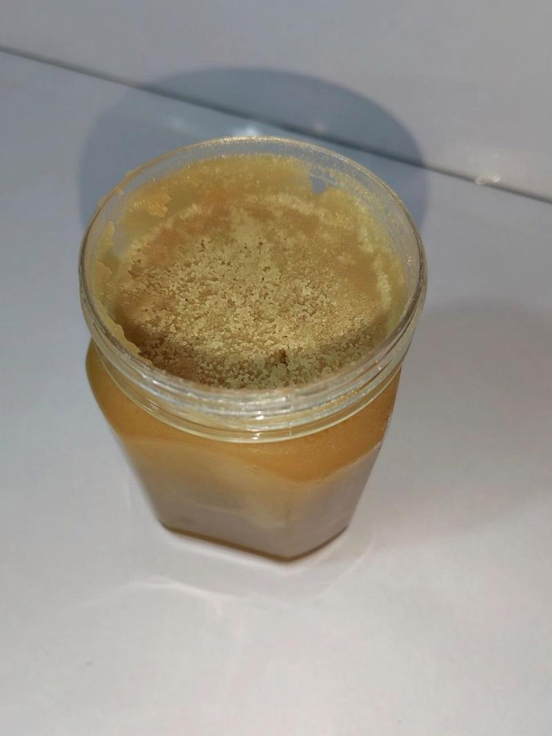 蜂蜜放置时间久了结晶(蜂蜜放时间长了结晶好还是不结晶好)