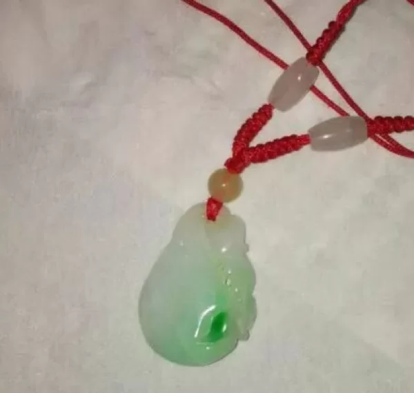 检测翡翠最好的工具(检查翡翠真假的主要工具)