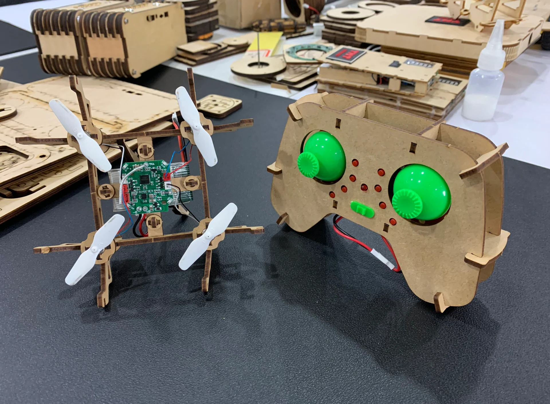 小学生无人机操作入门(小学生无人机操作技能挑战赛)