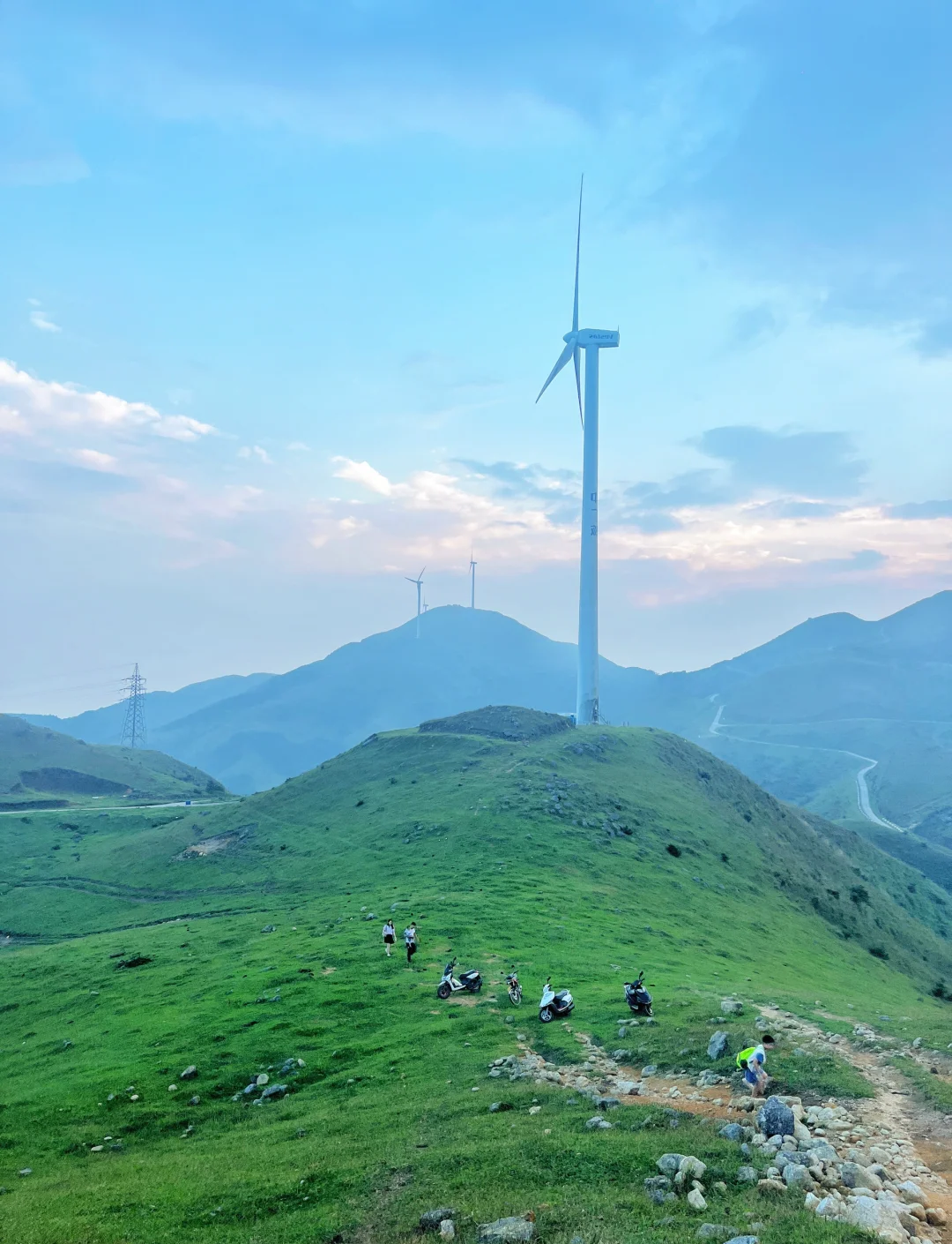 新兴风车山海拔图片