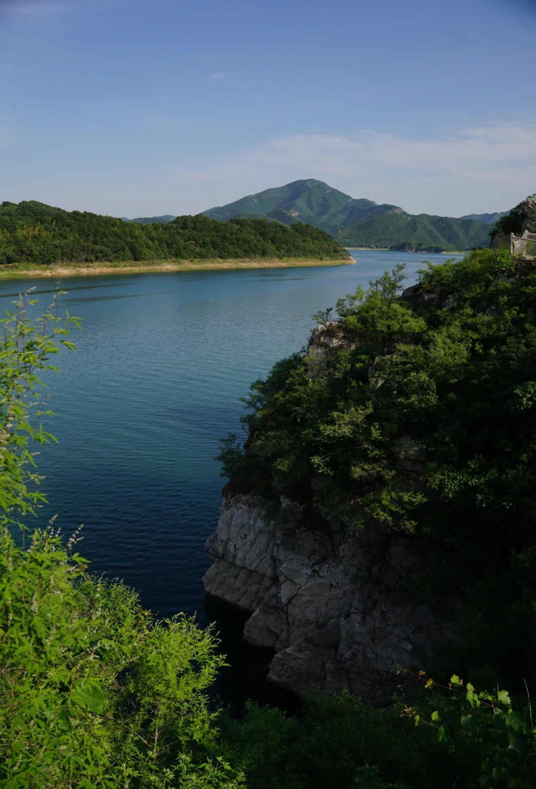 金海湖锯齿崖图片