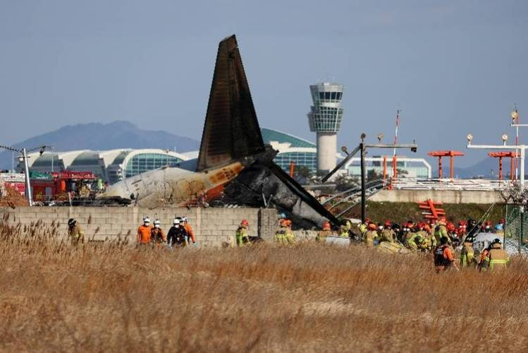 韩国务安机场波音737坠毁