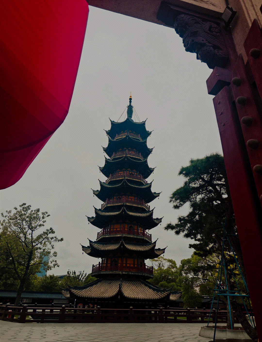 探访龙华古寺 历史与信仰的交汇点 🏯