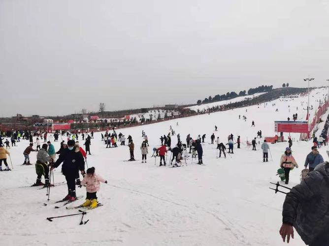 山东茶山滑雪场图片